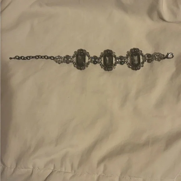 Vintage Chic Silver and Gray Gemstone Bracelet - Picture 3 of 16